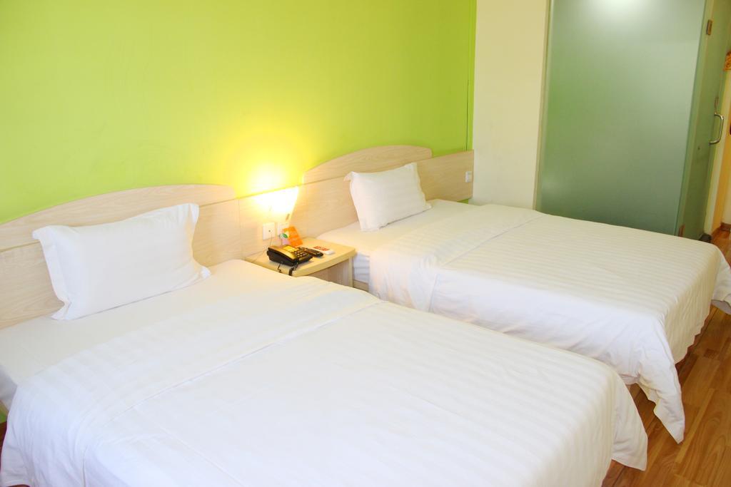 7Days Inn Foshan Zumiao Baihua Plaza Room photo